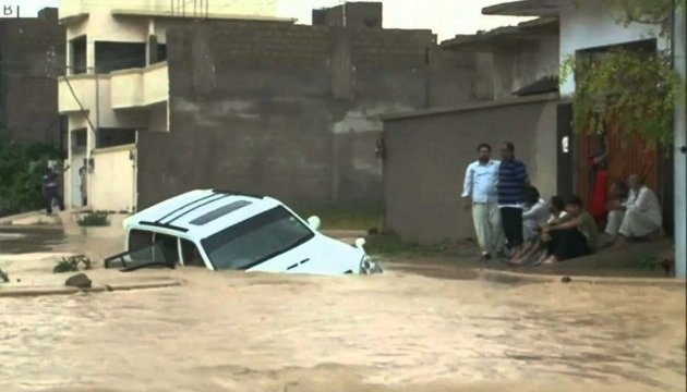 Десятки людей загинули через проливні дощі в Пакистані