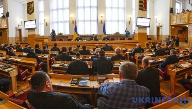 Політичний скандал на Закарпатті: обласні депутати просять у Києва автономії