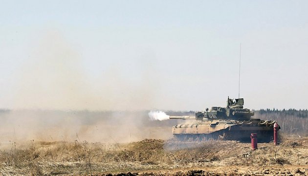 Бойовики пригнали танки під Веселу Гору і Саханку