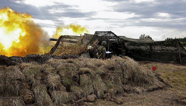 Штаб: Бойовики гатять по всій лінії фронту. Сили АТО готові до зміни тактики