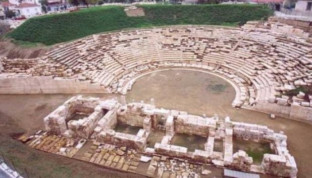 У Греції відкрили величезний античний театр