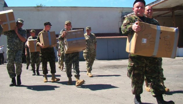Брати з Нью-Йорка передали українським бійцям допомоги на 2 мільйони