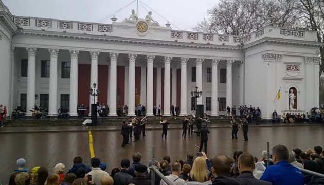 National Guard orchestra performs scandalous hit song