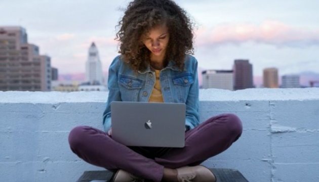 Apple запатентувала ноутбук з великим тачпадом замість клавіатури