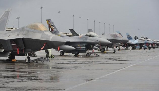 США і Південна Корея розпочали найбільші спільні навчання ВПС