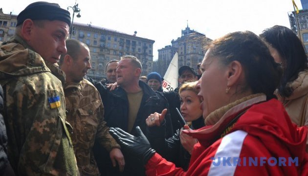 Під стінами Київради - відразу два мітинги
