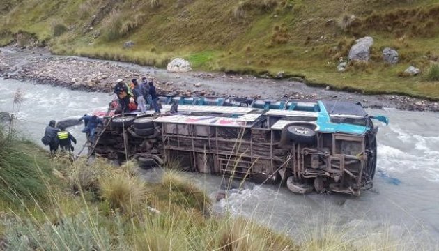 У Перу впав у прірву автобус: 24 загиблих, десятки поранених