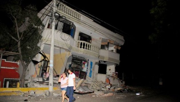 Жертв землетрусу в Еквадорі вже 525