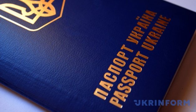 Наближається літо: Як оформити закордонний паспорт?