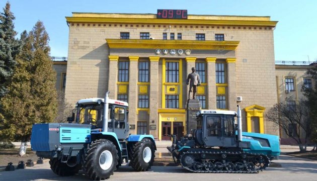 Nach Poroschenkos Eingreifen nimmt Traktorenwerk in Charkiw den Betrieb wieder auf 