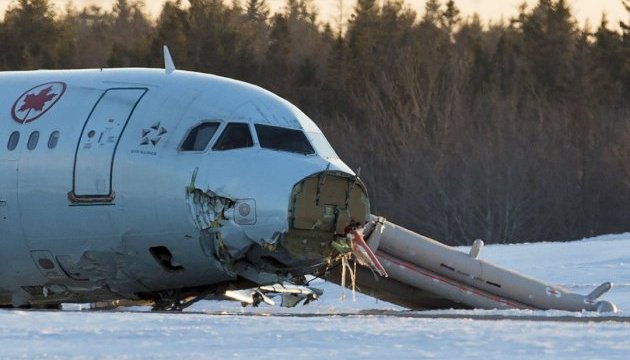 У Канаді здійснив аварійну посадку пасажирський літак