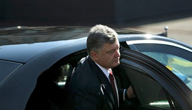 Порошенко відбув до Румунії