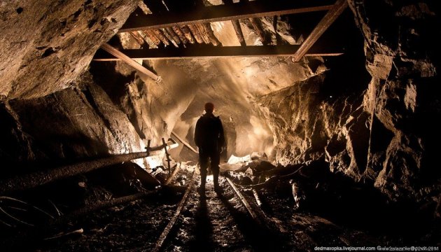 На шахті в Росії сталося обвалення, шукають зниклих гірників