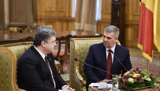 Порошенко просить Румунію допомогти зі євростандартизацією законів