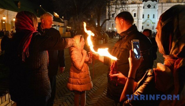 Благодатний Вогонь з Єрусалима привезуть в Україну 30 квітня 