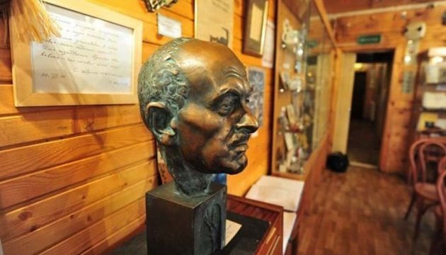 Вдову Окуджави звільнили з посади директора музею Окуджави