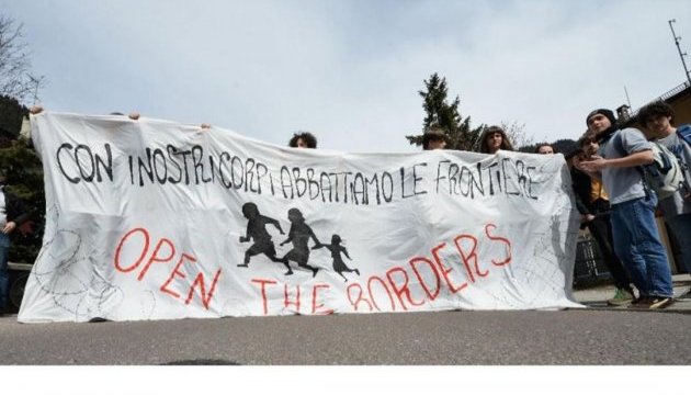 Австрійська поліція кийками відбила італійських протестувальників