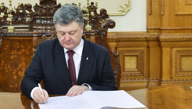 President Poroshenko signs law on simplified registration of medicines