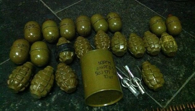 На вокзалі Дніпропетровська взяли військового з двома десятками гранат