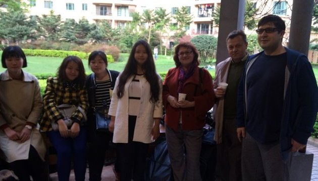 Українці в Шанхаї поділилися досвідом з українськими студентами Українці в Шанхаї поділилися досвідом з українськими студентами