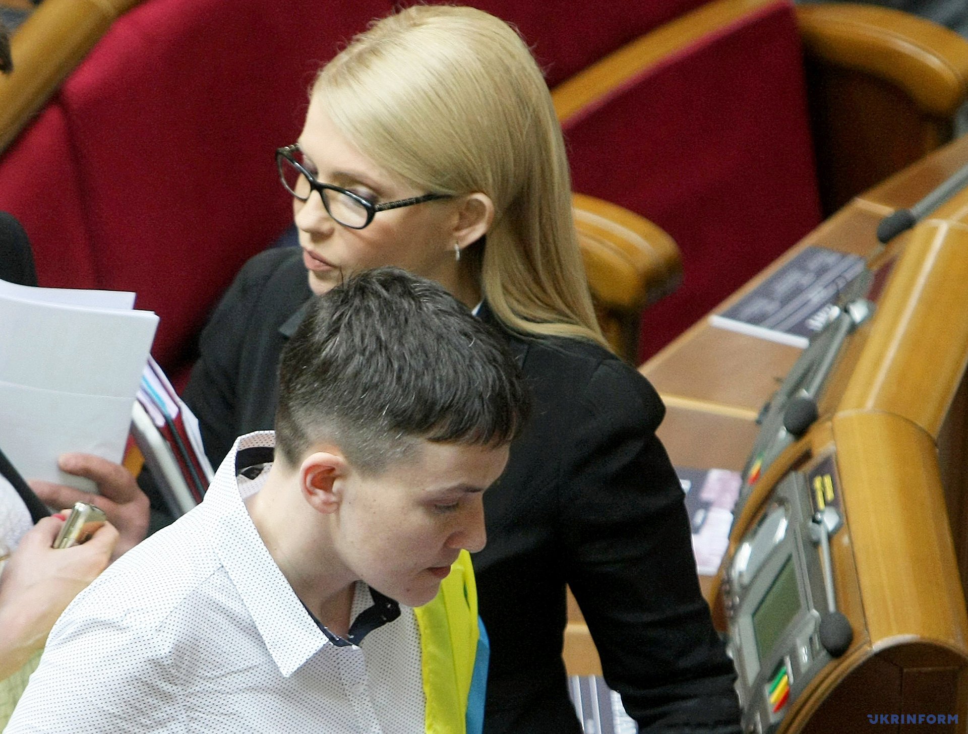 Юлия Тимошенко и Надежда Савченко во время заседания парламента / Фото: Владимир Тарасов, Укринформ