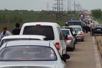 На КП «Мар'їнка» на в'їзд і виїзд очікують 360 авто