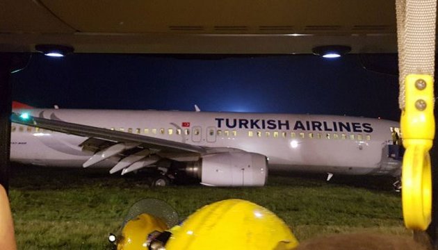 У Косово закрили аеропорт через аварію пасажирського літака