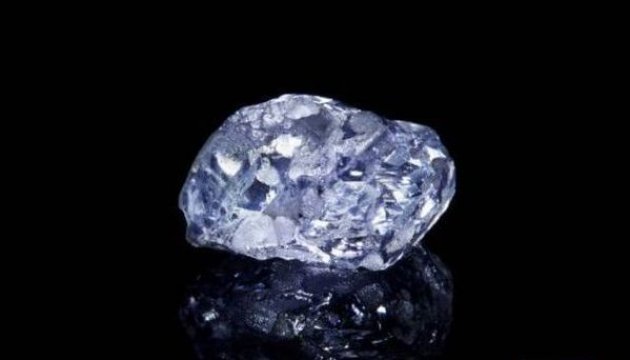 Перша у світі діамантова біржа відкрилась в Індії