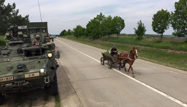Фотографія з прибуттям військової техніки США в Молдову підкорила Інтернет