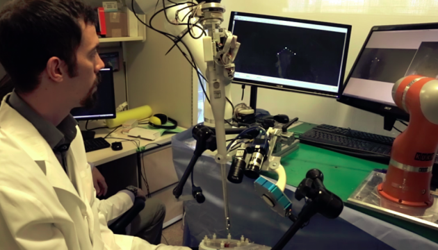 Робот-хірург вперше навчився працювати з м'якими тканинами