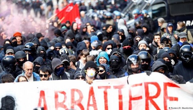 На кордоні Австрії та Італії анархісти зчепилися з поліцією, є постраждалі
