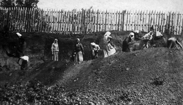 Чернігівцям показали колекцію фотографій, зроблених німцями під час війни