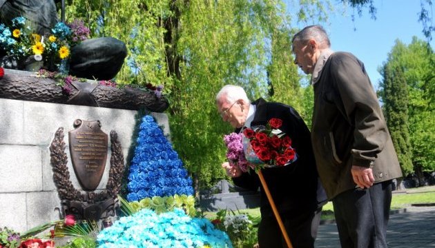 Львівські ветерани віддали перевагу макам перед георгіївськими стрічками