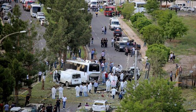 У Туреччині вибухнуло чергове авто, 15 поранених