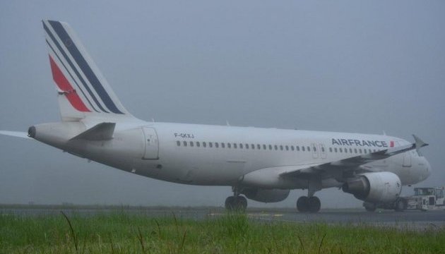 У паризькому аеропорту зіткнулися два літаки Air France