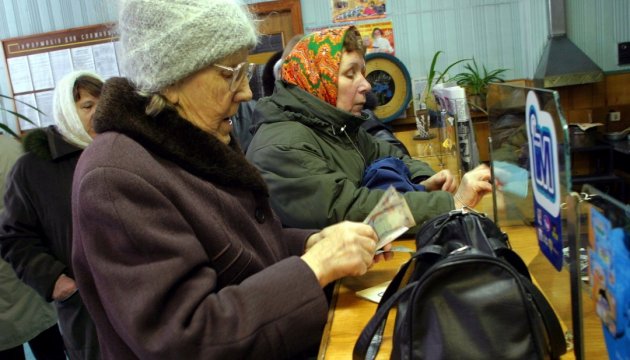 Уряд переніс на жовтень виплату компенсацій пенсіонерам 75+