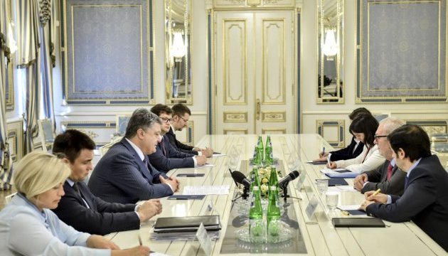 Порошенко закликав голову ПАРЄ бути непохитним щодо Росії