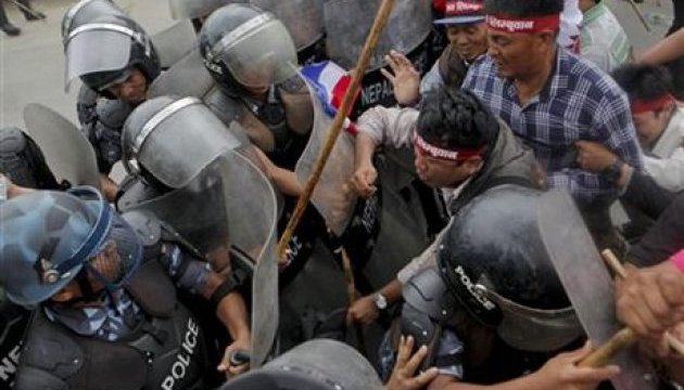 У Непалі другий день тривають сутички демонстрантів з поліцією
