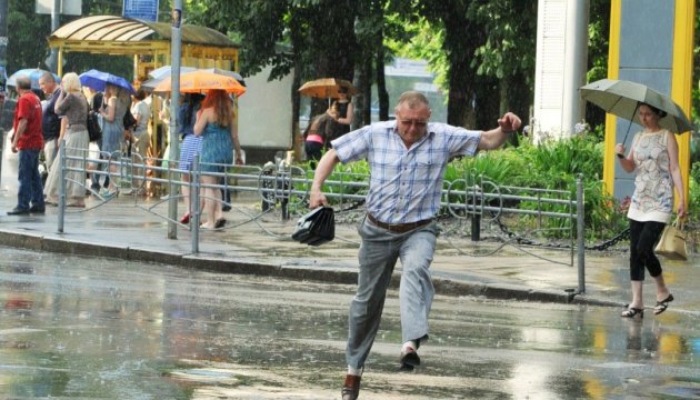 В Україні завтра дощі, грози і град