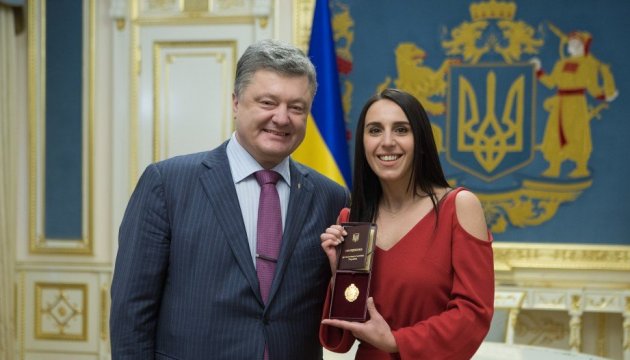 Präsident verleiht Jamala den Ehrentitel Volkskünstlerin der Ukraine. Fotos