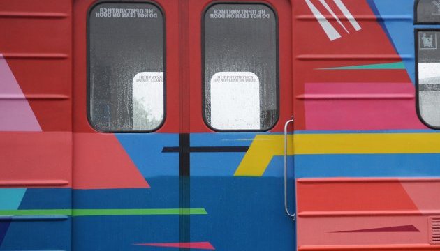 Spanish artist painted Kyiv subway cars