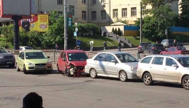 Thirteen-car crash in Kyiv rush hour