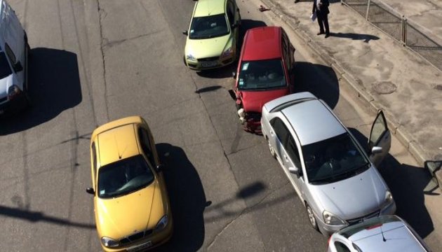 Auffahrunfall in Kiew: 13 Pkws fahren ineinander