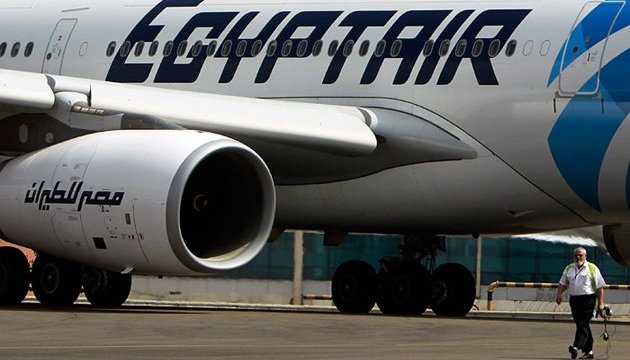 Знайшли речі пасажирів і уламки літака EgyptAir