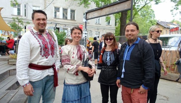 今日は「ヴィシヴァンカの日」