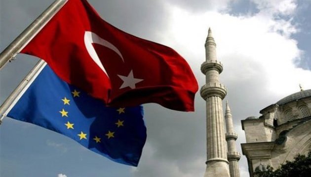 Радник Ердогана заявляє, що Туреччина може призупинити всі угоди з ЄС