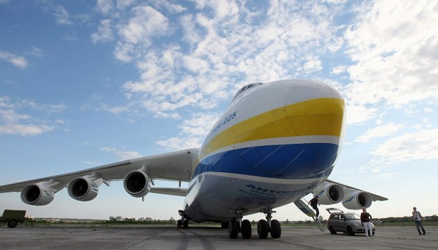 美国人为乌克兰安-225“梦幻”运输机拍摄视频-“里面可以装座山”