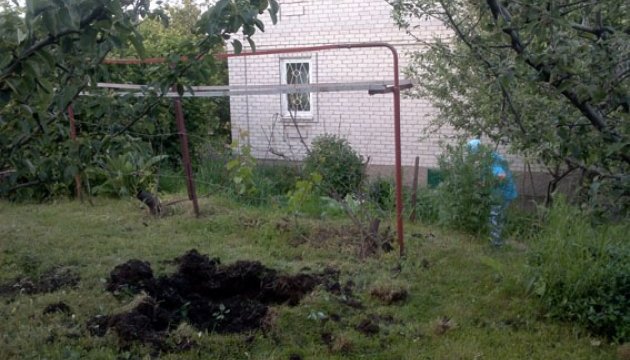 Бойовики обстріляли Авдіївку: одна з мін розірвалася у дворі будинку