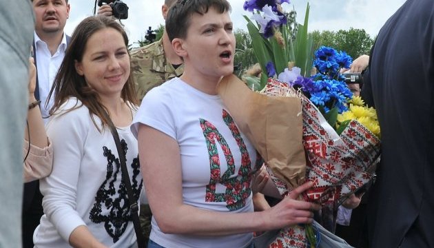 Сестри Савченко пішли від преси й охолоджують шампанське