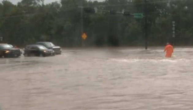 Через повінь у Техасі загинула людина, затоплено сотні будинків